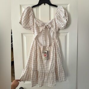 BNWT Lily Rose Beige Gingham Puff Sleeve Tie Back Dress